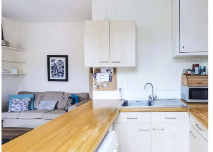 Kensington One Bed Apartment Suite