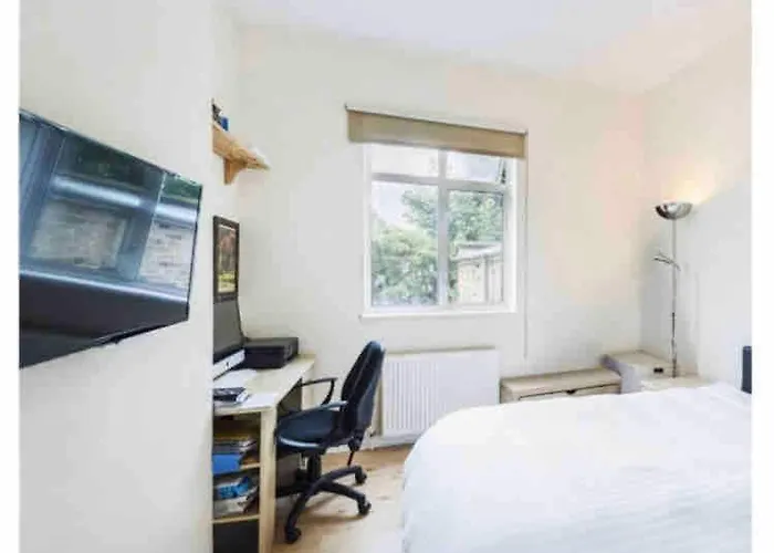 Kensington One Bed Apartment Suite