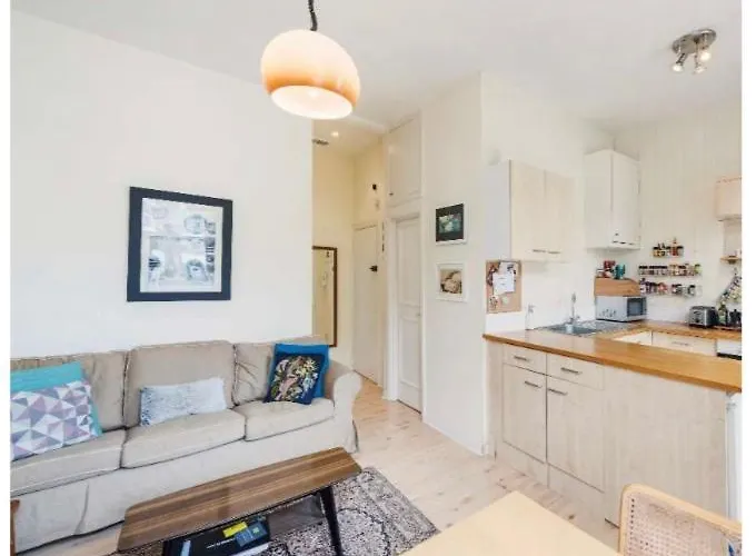 Kensington One Bed Apartment Suite